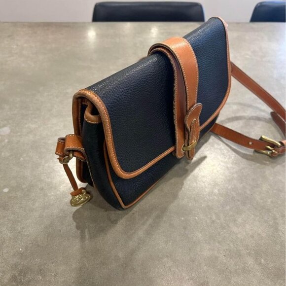 Vintage DOONEY & BOURKE bag. Unique closure. Brass hardware. True navy/brown. - Picture 8 of 10